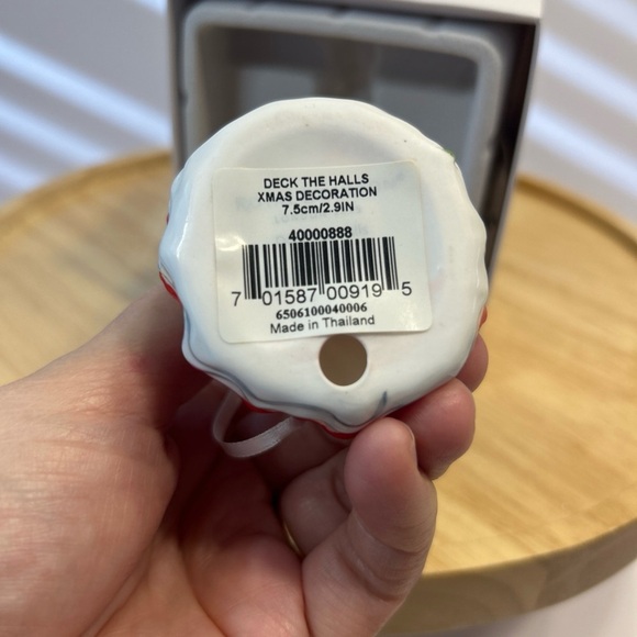 NIB Royal Doulton "DECK THE HALLS" Christmas Ornament~Bone China~Hand Painted - Picture 6 of 6